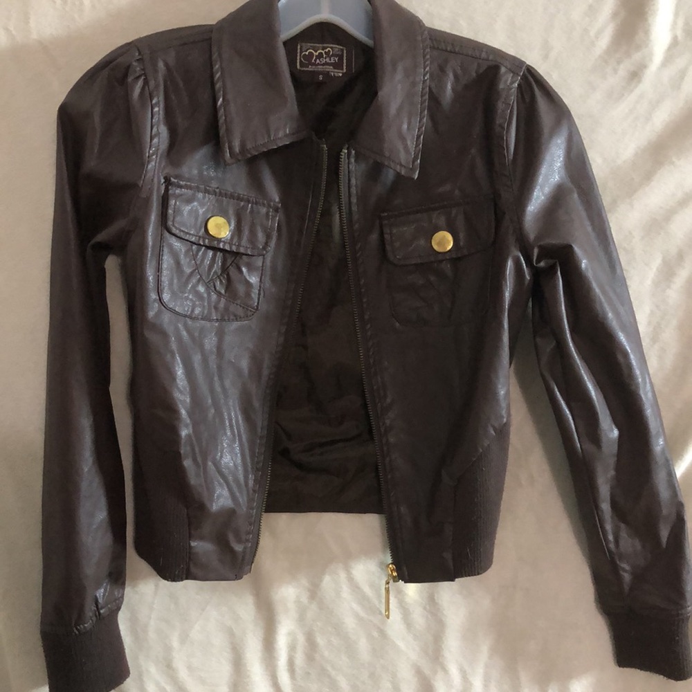 Ashley by 26 international chest pockets brown small Faux Leather crop jacket sm